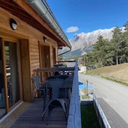 Appartement De Charme Dans Residence Avec Piscine La Joue Du Loup Le Devoluy Luaran gambar