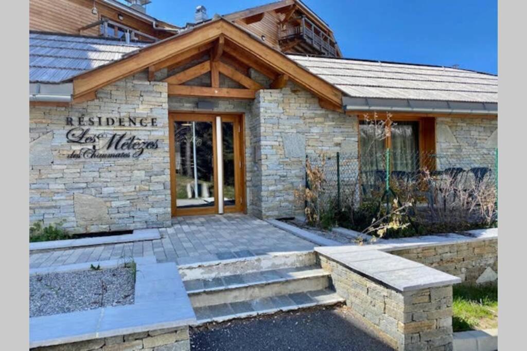 Appartement De Charme Dans Residence Avec Piscine La Joue Du Loup Le Devoluy Luaran gambar