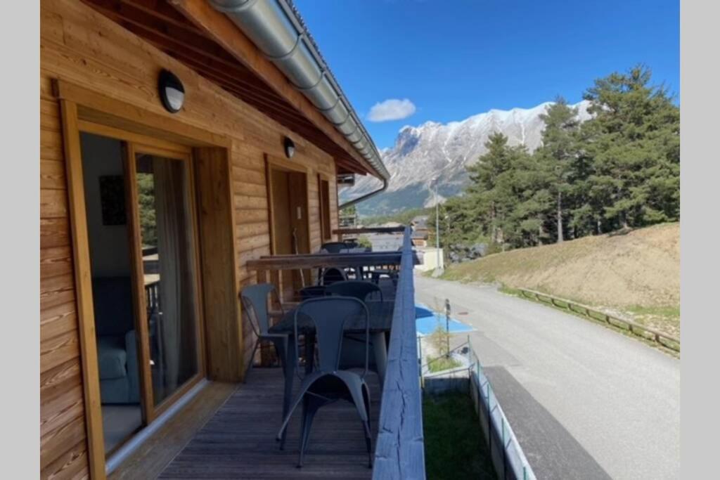Appartement De Charme Dans Residence Avec Piscine La Joue Du Loup Le Devoluy Luaran gambar