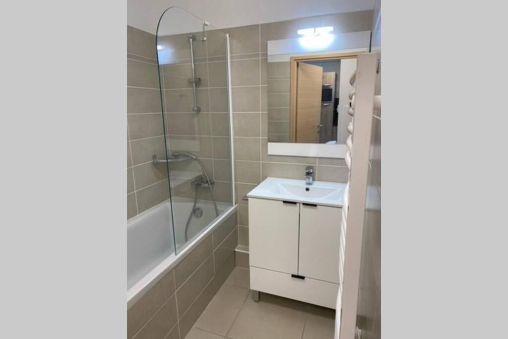 Appartement De Charme Dans Residence Avec Piscine La Joue Du Loup Le Devoluy Luaran gambar