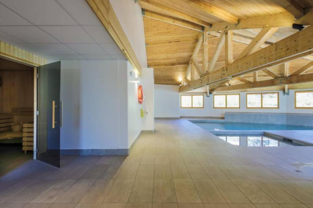 Appartement De Charme Dans Residence Avec Piscine La Joue Du Loup Le Devoluy Luaran gambar