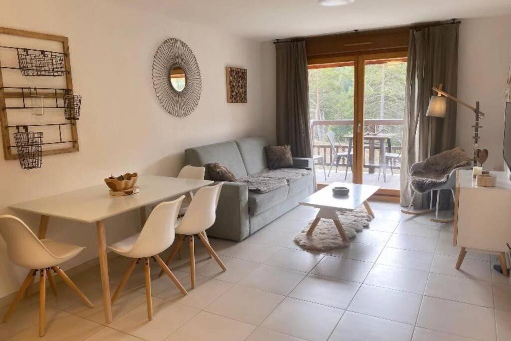 Appartement De Charme Dans Residence Avec Piscine La Joue Du Loup Le Devoluy Luaran gambar